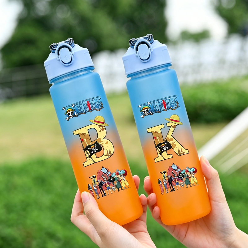 Kids Outdoor Zone - One Piece Buchstaben A-Z Kinder-Wasserflasche 750ML